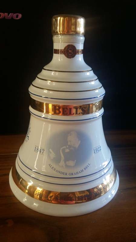 Bells whisky Wade porcelain decanter Christmas 2001 SEALED